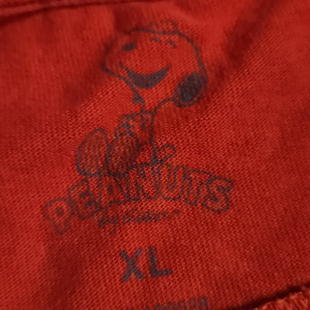 2010 Peanuts Snoopy T-shirt Chicks Dig Me Red Size XL - Picture 3 of 6